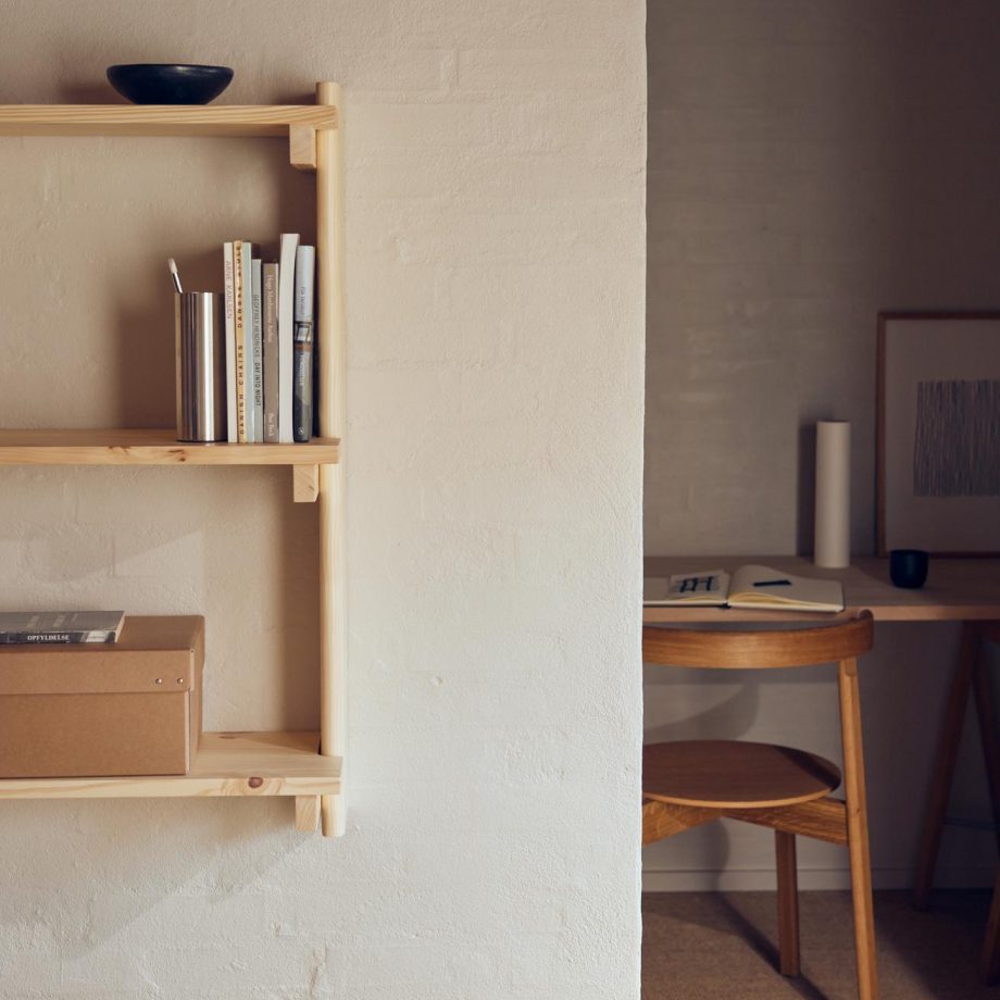 Form & Refine wandrek met boeken in natuurlijk massief hout met 3 planken