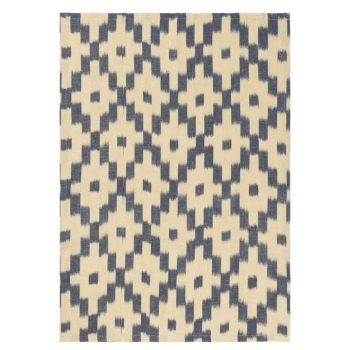 Handgeweven theedoek met Ikat patroon in blauw en off-white van Ferm Living – stijlvol en functioneel keukentextiel van 100% duurzaam katoen.