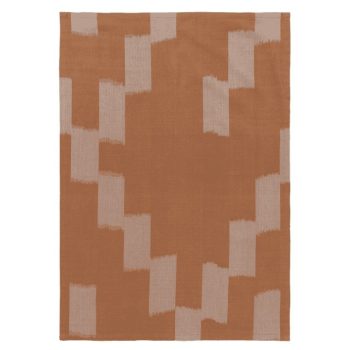 Handgeweven theedoek met ikat patroon in Terracotta roodbruin kleur van Ferm Living – stijlvol en functioneel keukentextiel van 100% duurzaam katoen.