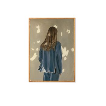 Paper Collective poster Light and Shadow met de achterkant van een vrouw in blauwe, beige en bruine tinten 30x40 cm
