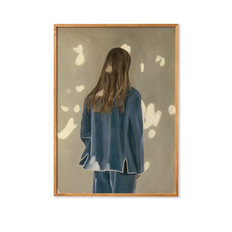 Paper Collective poster Light and Shadow met de achterkant van een vrouw in blauwe, beige en bruine tinten 50x70 cm
