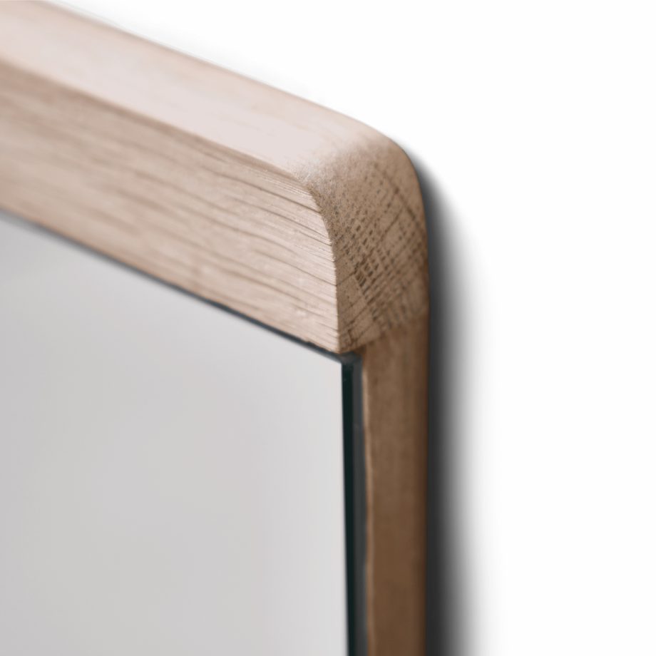 Details Form & Refine Rim spiegel in wit geolied eiken