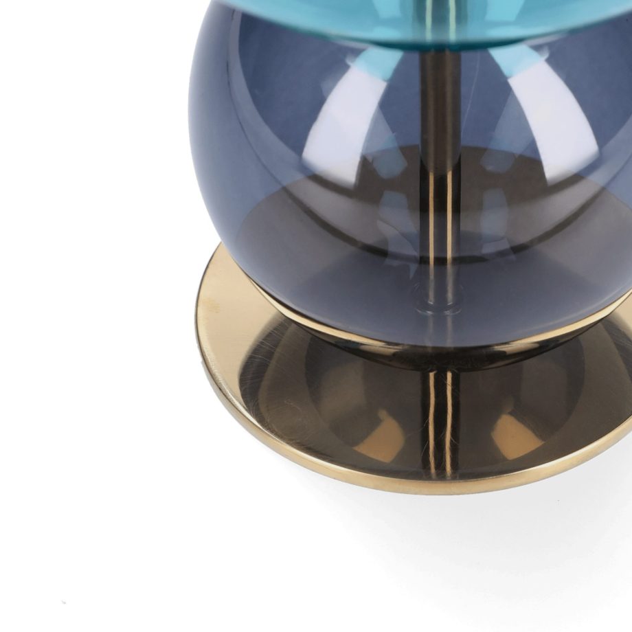 Close up Holmegaard Bubble kandelaar in blauw glas en messing
