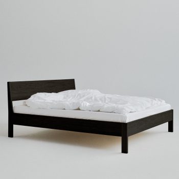 Minimalistische Ejer bed frame met hoofdbord in zwart eikenhout van Rye Sleep