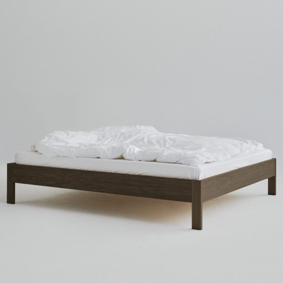 Ejer bed frame in gerookt eikenhout van Rye Sleep