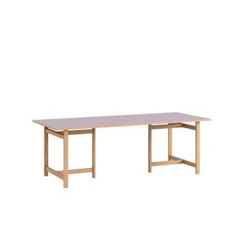 MOEBE Rectangular eettafel met Soft Lilac tafelblad en eikenhouten T poten 220