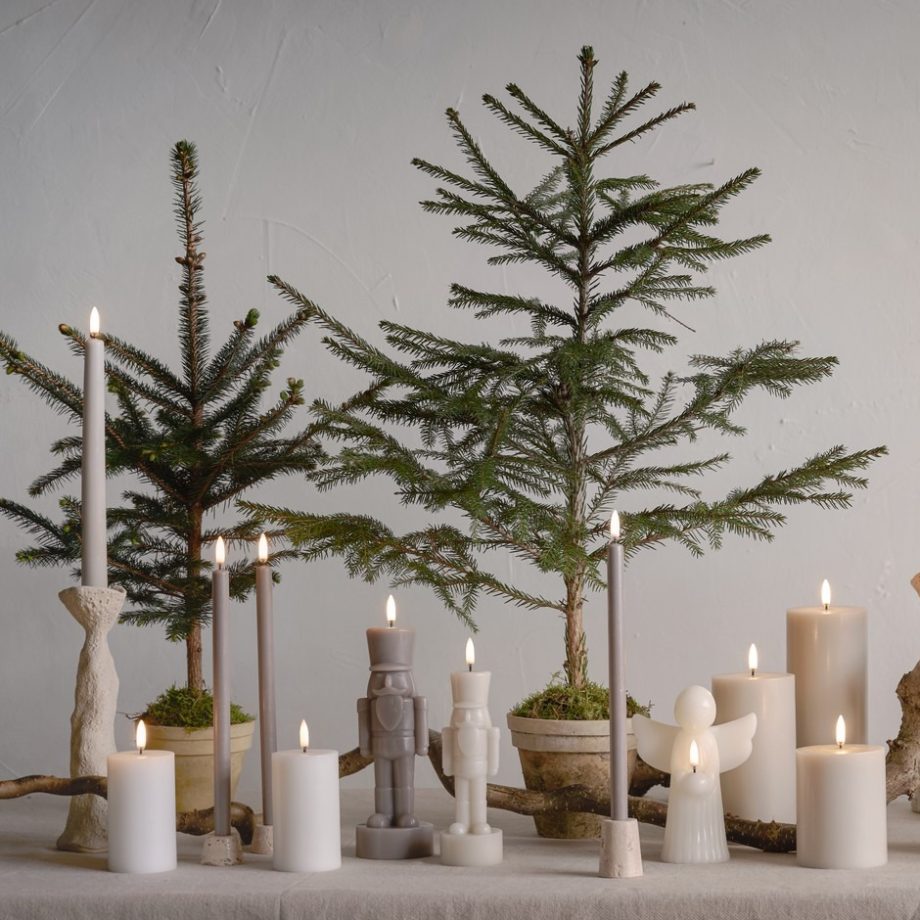 Uyuni Led kerst kaarsen in verschillende figuren Nutcracker, engel, kerstboom in beige, grijze en witte tinten