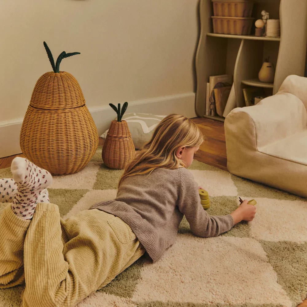 Ferm Living Braided pear storage basket opbergmand van rotan in kinderkamer