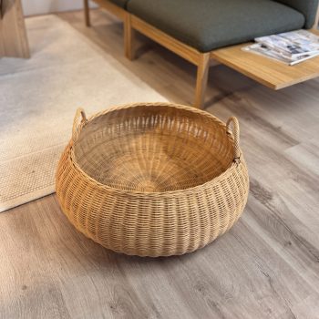 Ronde Ferm Living Rotan opbergmand met handels in Showroom byJensen