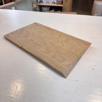 Eikenhouten Moebe Snijplank in Showroom byJensen