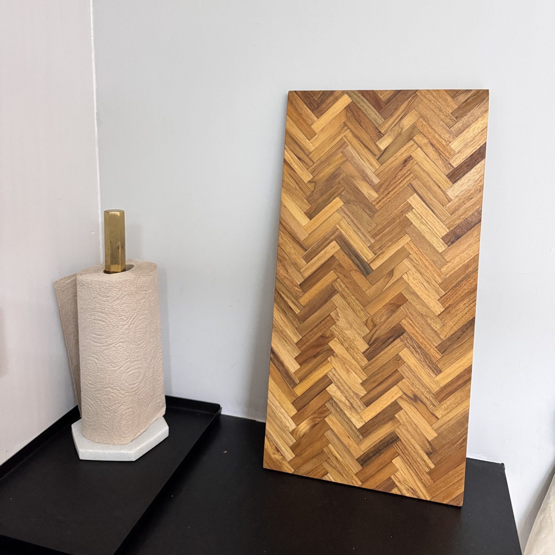 Stil serveerplank of snijplank in misgaat teakhout in Showroom byJensen