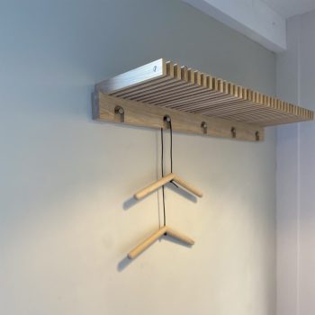 Cutter garderobe in eikenhout van Fritz Hansen bij byJensen