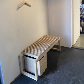 Eikenhouten Cutter bank met cutter box van Fritz Hansen Skagerak in Showroom byJensen